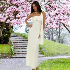 Elegant White One-Shoulder Dress